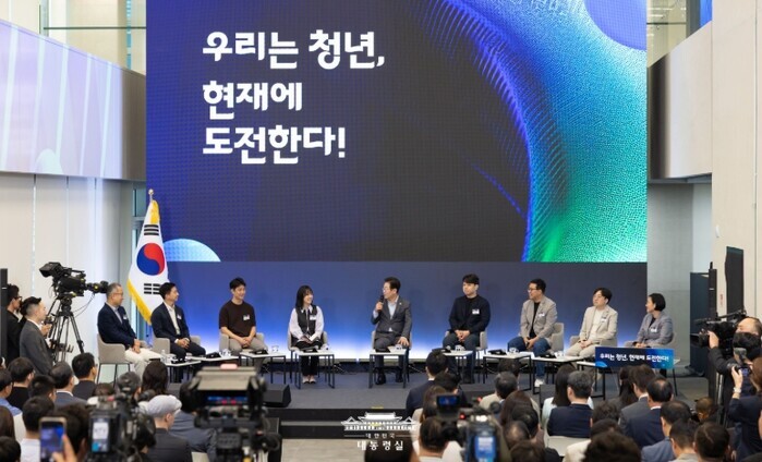청년 스타트업 만난 이 대통령 "실패...