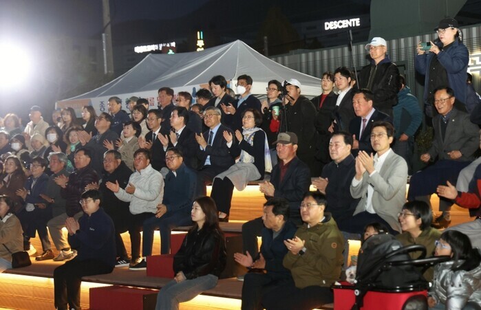 "노을과 음악분수의 향연" 안성시, ...