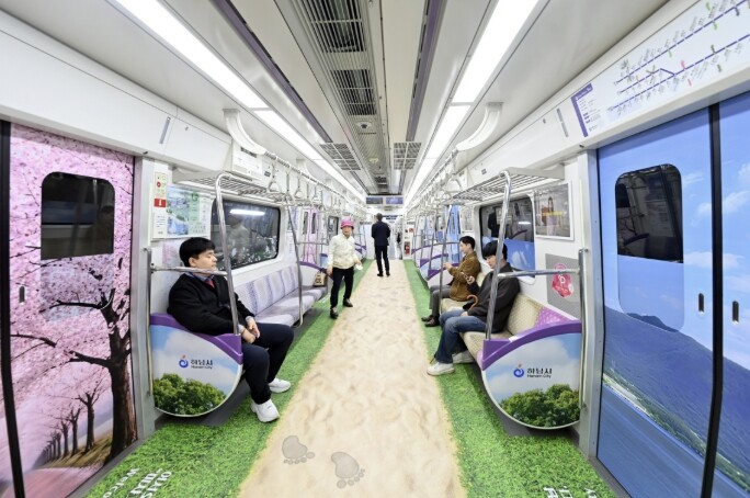 발밑엔 한강모랫길, 머리 위엔 벚꽃비...