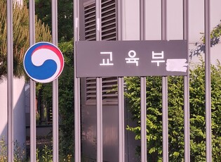 최교진 교육부 장관, 추석맞이 전통시장 및 복지시설 방문